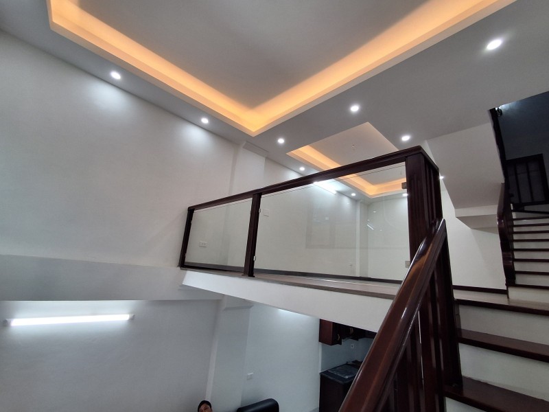 Bán nhà Việt Hưng,Long Biên 5 tầng,38m,mt4.5m gần oto nhỉnh 5 tỷ - Ảnh 4